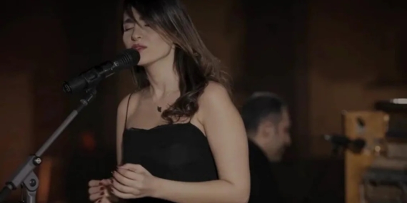 İran Yargısı Başörtüsüz Konser Veren Şarkıcı Parastoo Ahmadi’nin Kırbaç Cezasını Onadı