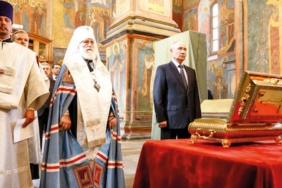 Rusya Ukrayna Cephesindeki Birliklerine 14. Yüzyıldan Kalan Tarihi Kalıntıları Taşıdı