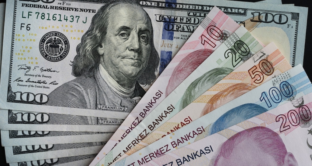 Dolar/TL kuru haftanın ilk işlemlerinde 49,18 seviyesini görerek rekor tazeledi